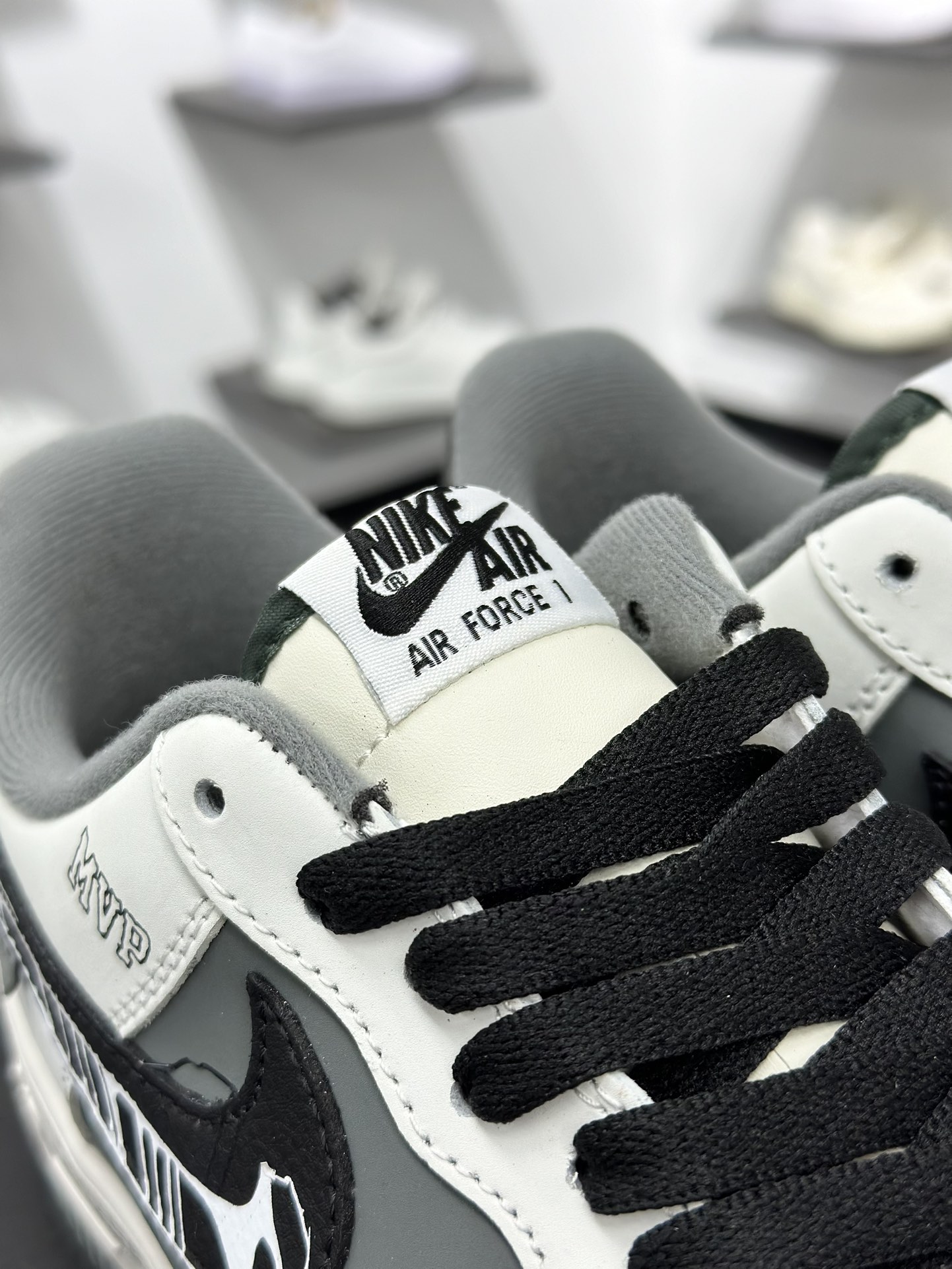 260  Nike Air Force 1 Low 50Cent  DB3301-660