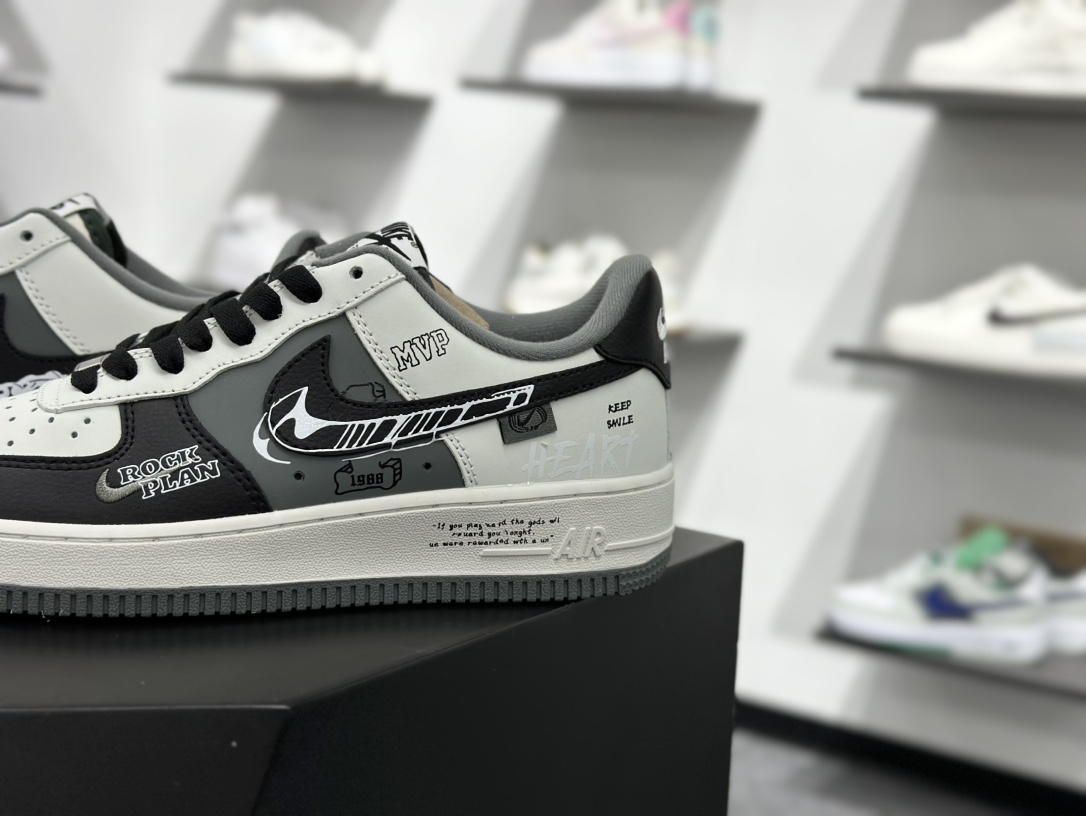 260  Nike Air Force 1 Low 50Cent  DB3301-660