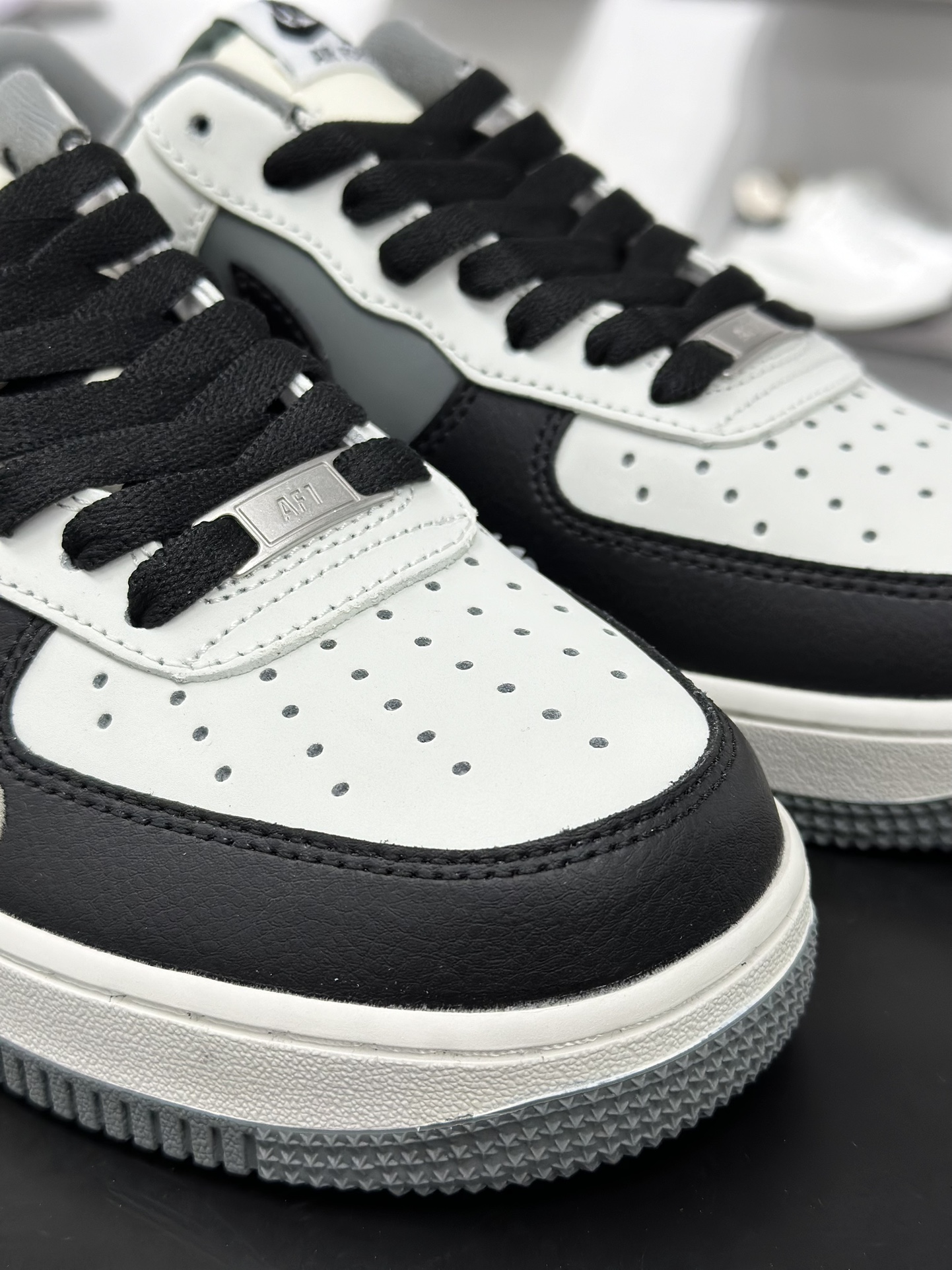 260  Nike Air Force 1 Low 50Cent  DB3301-660