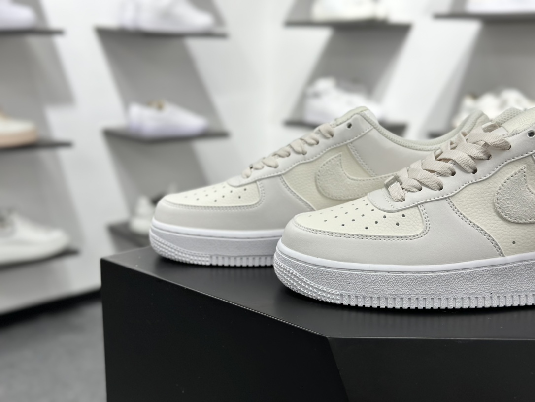 200  Nike Air Force 1 Low 灰白  HQ3905-001