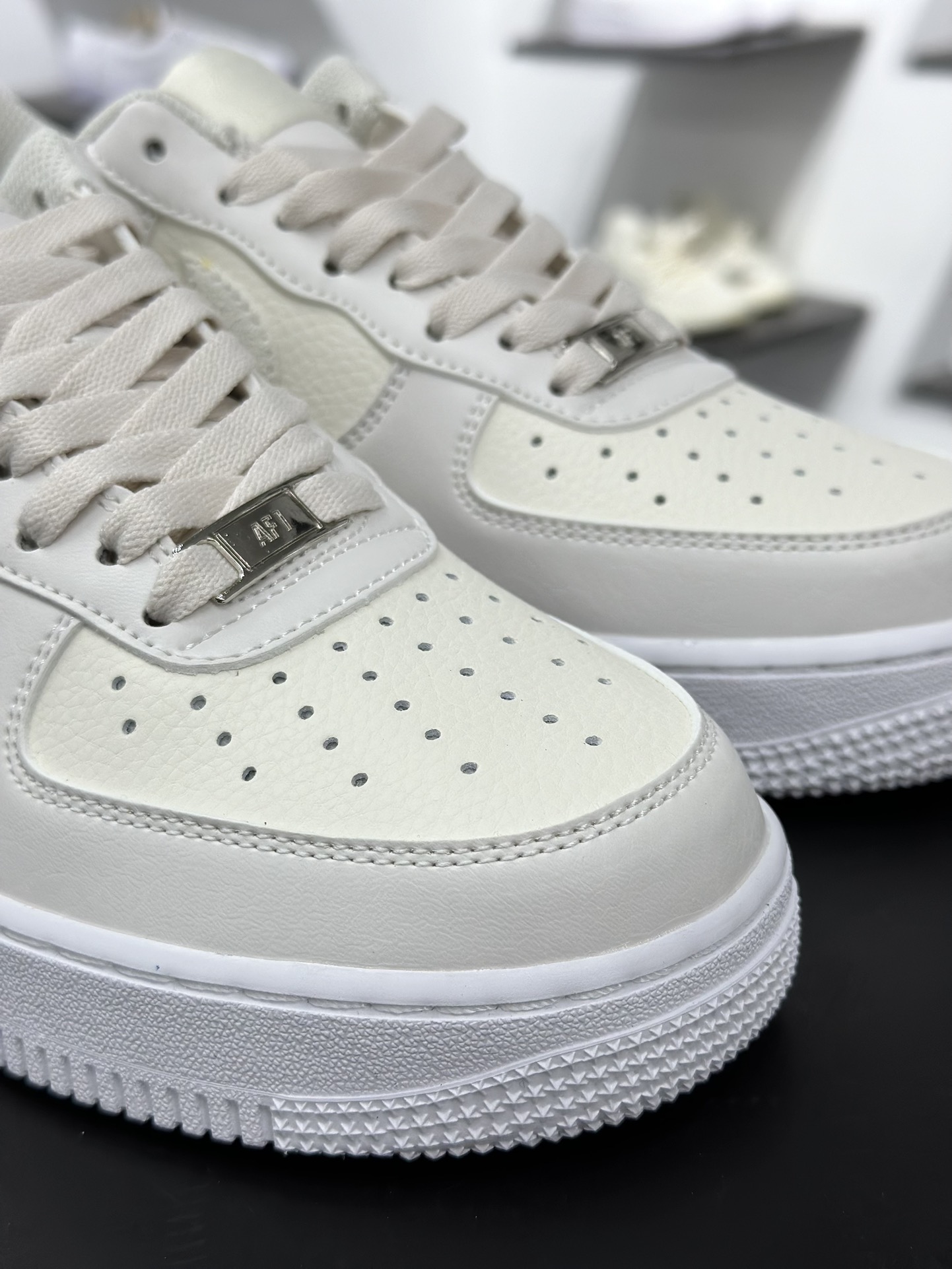 200  Nike Air Force 1 Low 灰白  HQ3905-001