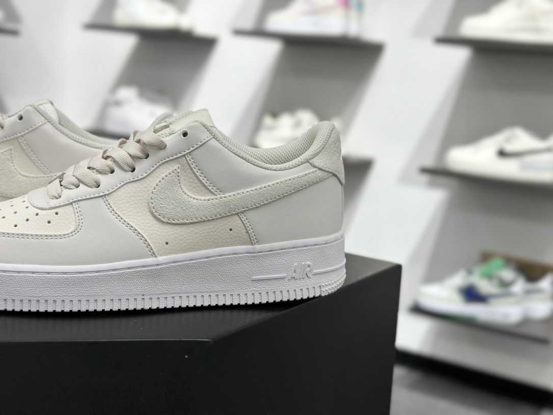 200  Nike Air Force 1 Low 灰白  HQ3905-001