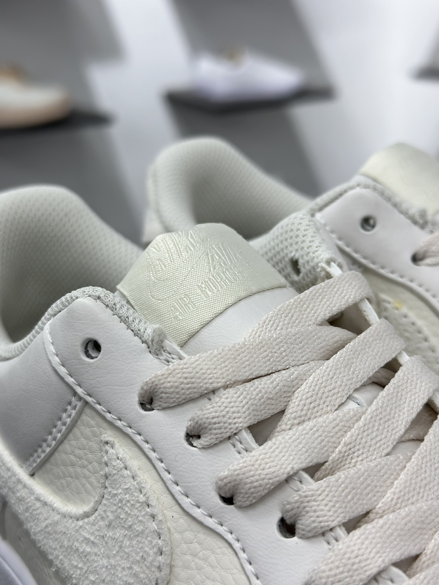 200  Nike Air Force 1 Low 灰白  HQ3905-001