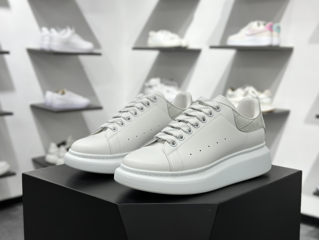 450  Alexander McQueen 亚历山大麦昆小白鞋 荔枝纹