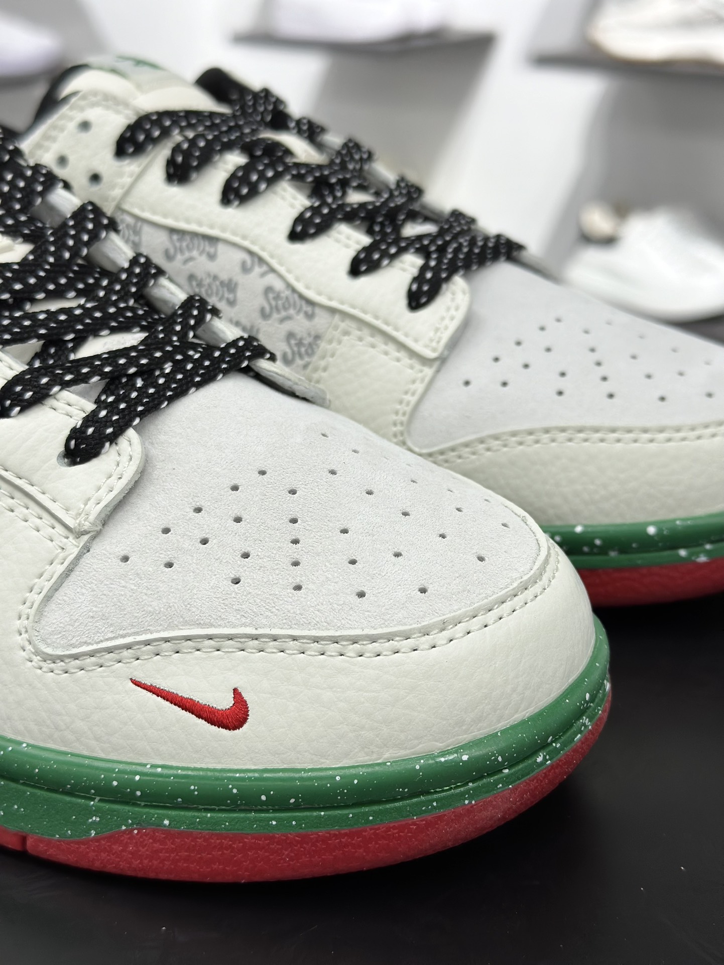 280 Nike SB Dunk Low x Stussy 白绿红小钩满天星 SC9207-406