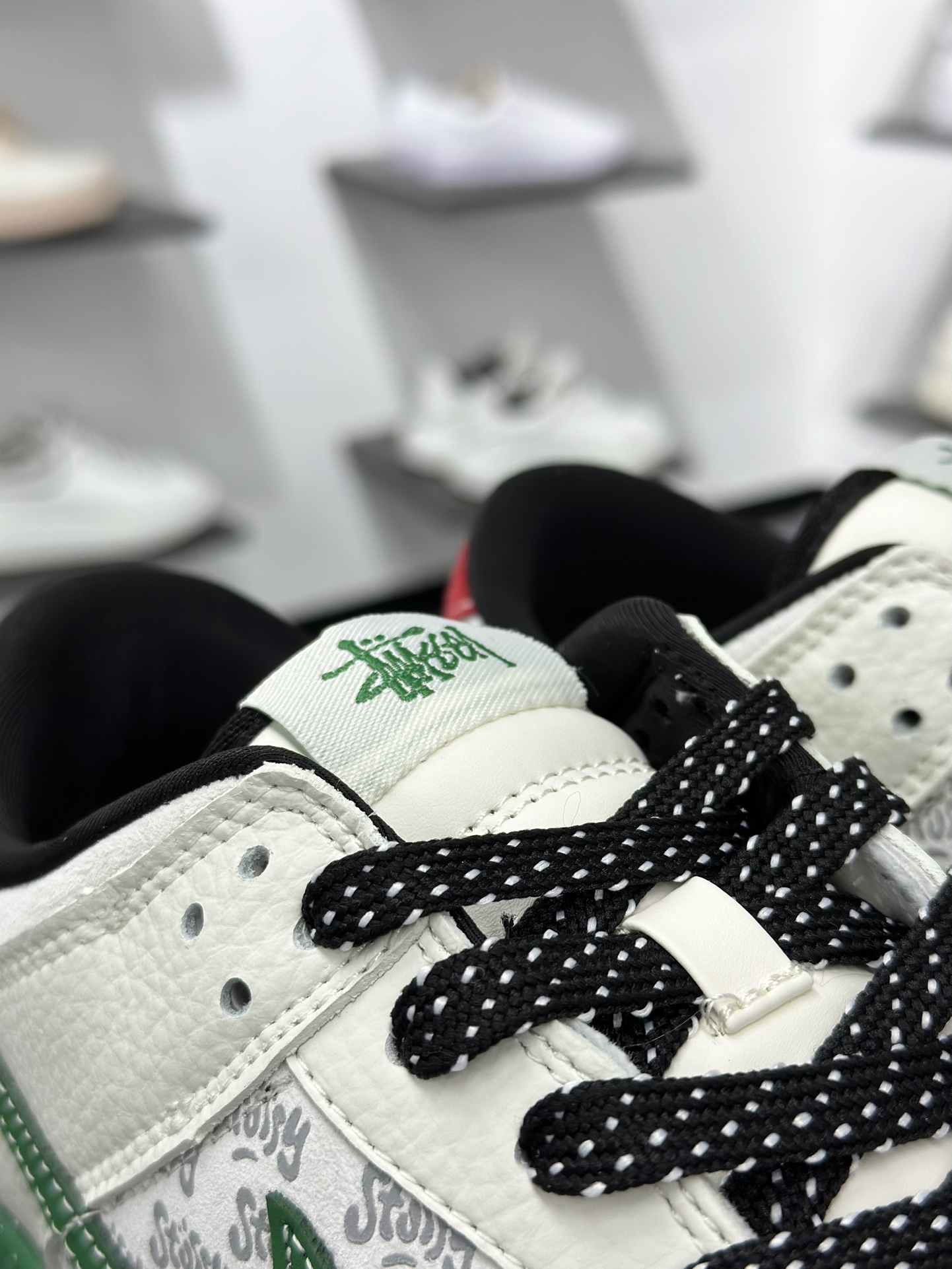 280 Nike SB Dunk Low x Stussy 白绿红小钩满天星 SC9207-406