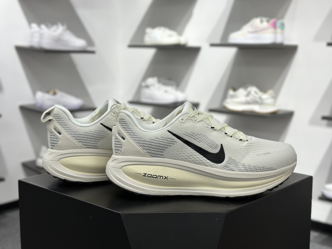 180 Nike Air Zoom Vomero 18 舒适减震防滑运动跑鞋