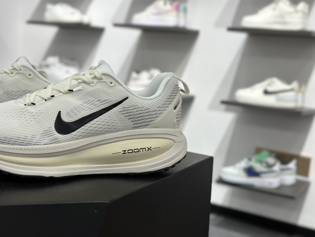 180 Nike Air Zoom Vomero 18 舒适减震防滑运动跑鞋
