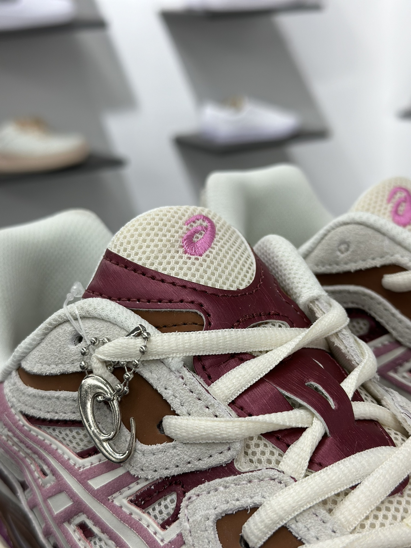 200 亚瑟士 Asics GEL-Kahana NIMBUS 10.1 耐磨透气低帮休闲鞋  1203A788-100