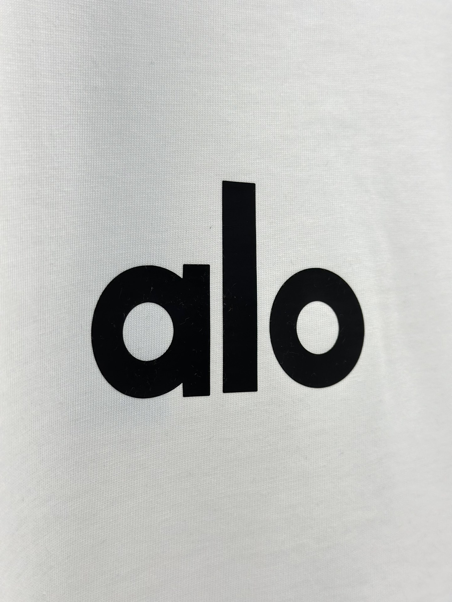 alo简约印花大字母基础款短袖T恤 黑色穿搭太休闲日常了