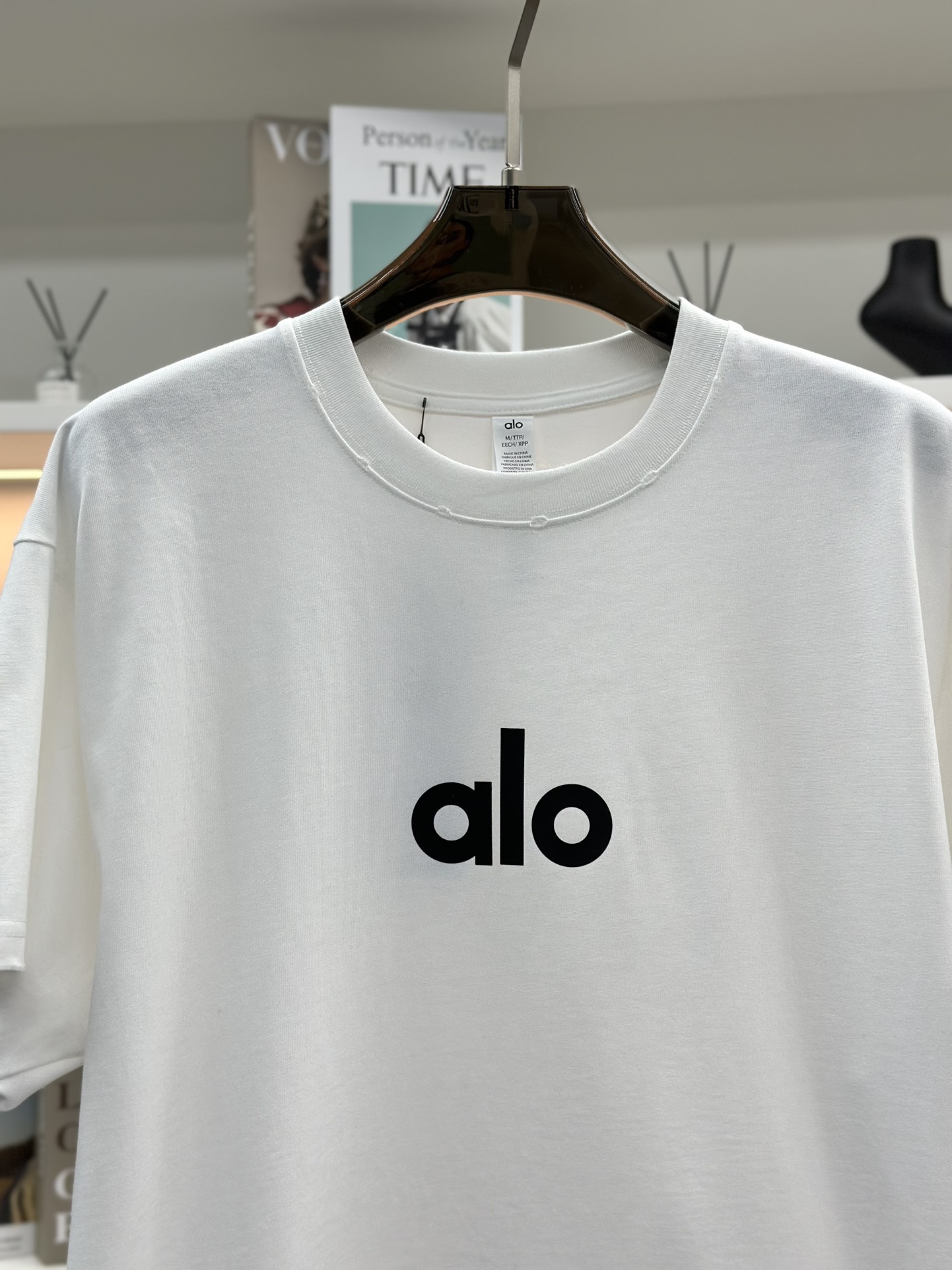 alo简约印花大字母基础款短袖T恤 黑色穿搭太休闲日常了