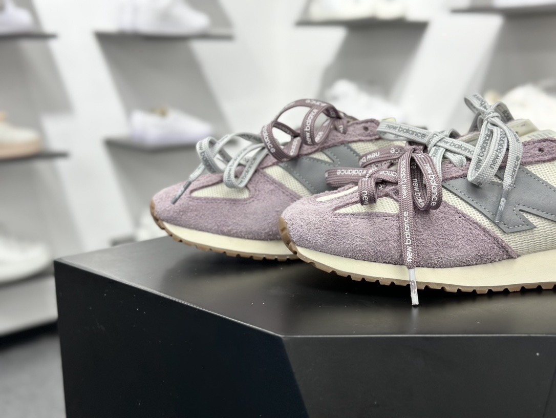 220 New Balance NB 471系列 471鞋款特别附赠两双带有品牌标识的限定配色鞋带 U471AL