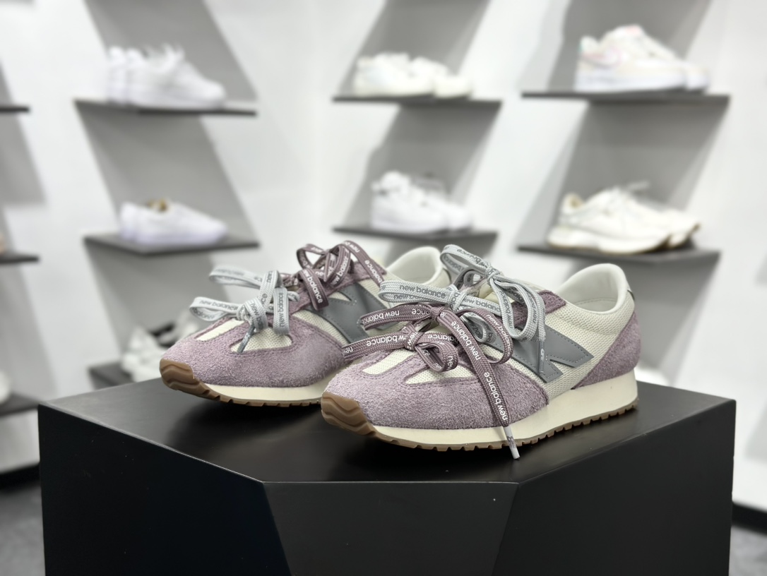 220 New Balance NB 471系列 471鞋款特别附赠两双带有品牌标识的限定配色鞋带 U471AL