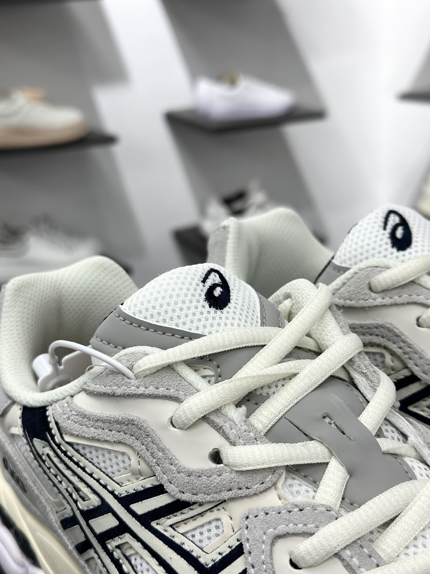 200 亚瑟士 Asics GEL-Kahana NIMBUS 10.1 耐磨透气低帮休闲鞋  1203A788-101