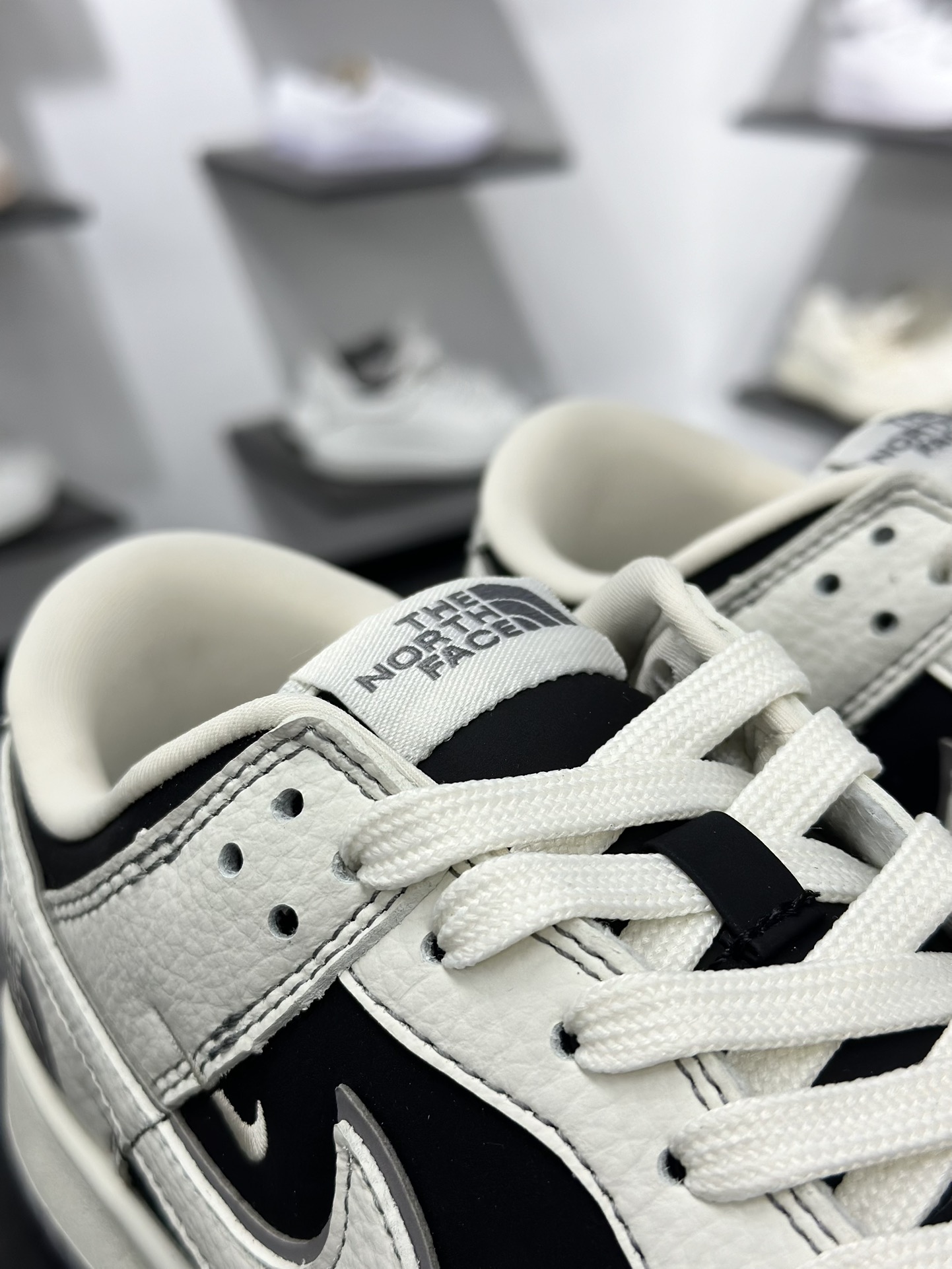 280 Nike SB Dunk Low 北面联名 奶白黑灰 周年高端定制 低帮休闲板鞋 SC9207-404