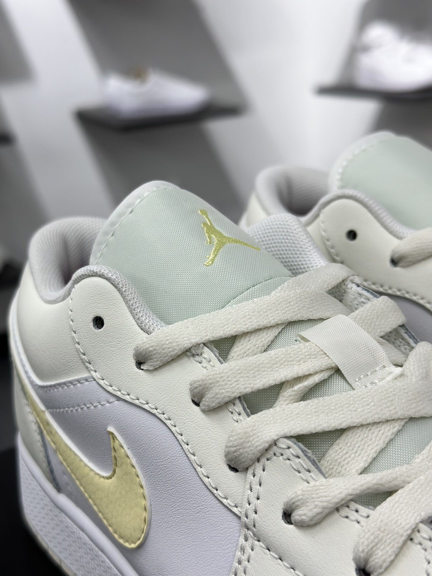 Air Jordan AJ1 Low 低帮 FV8486-181