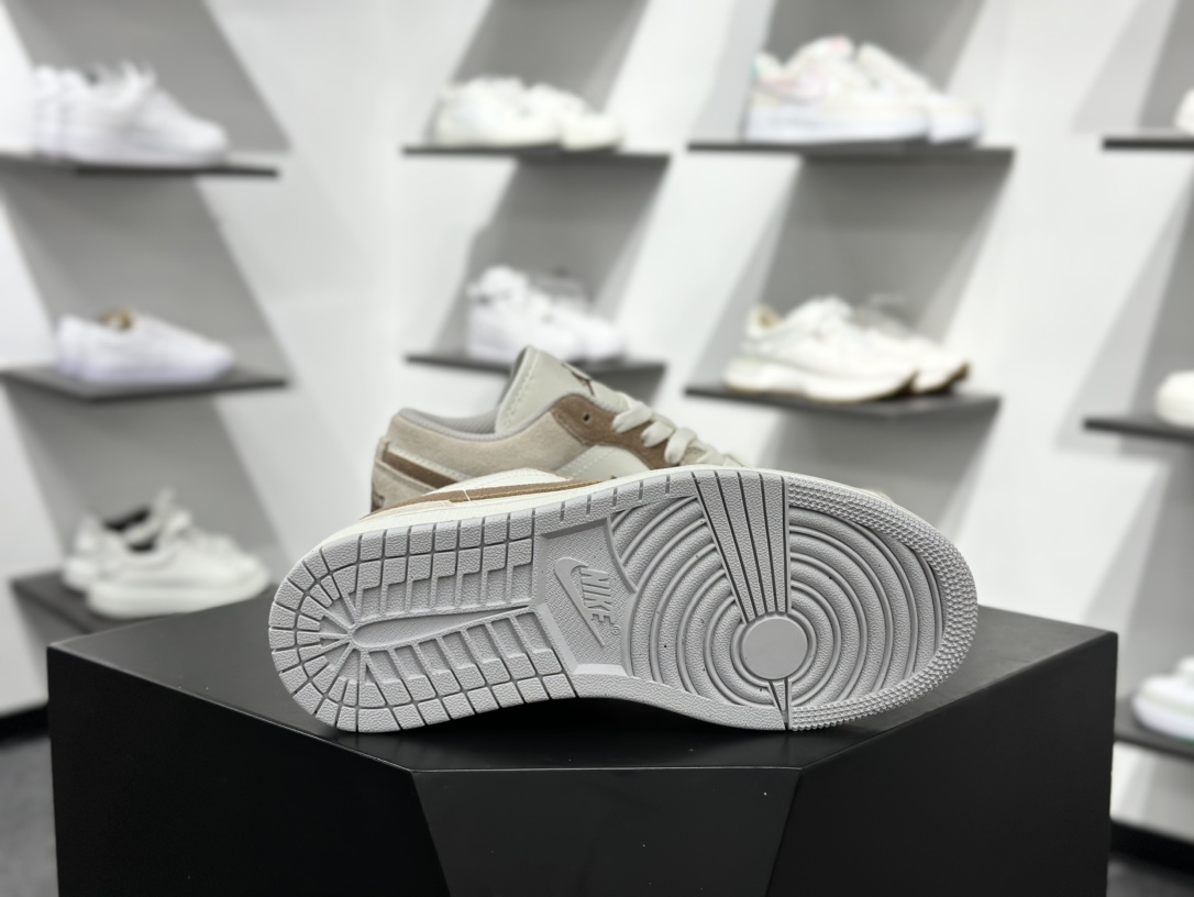 220 Air Jordan AJ1 Low 低帮     HF1567-200