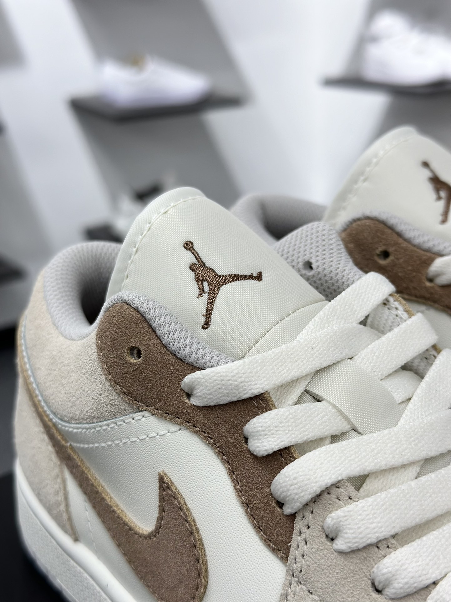 220 Air Jordan AJ1 Low 低帮     HF1567-200
