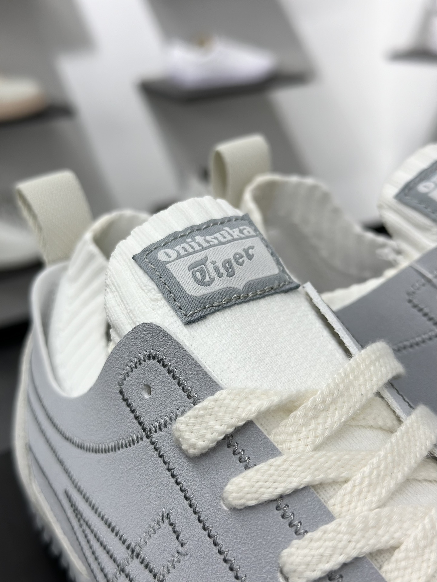 180 Onitsuka Tiger鬼冢虎 Sclaw 灰色低帮生活休闲袜子鞋  1183B969-020