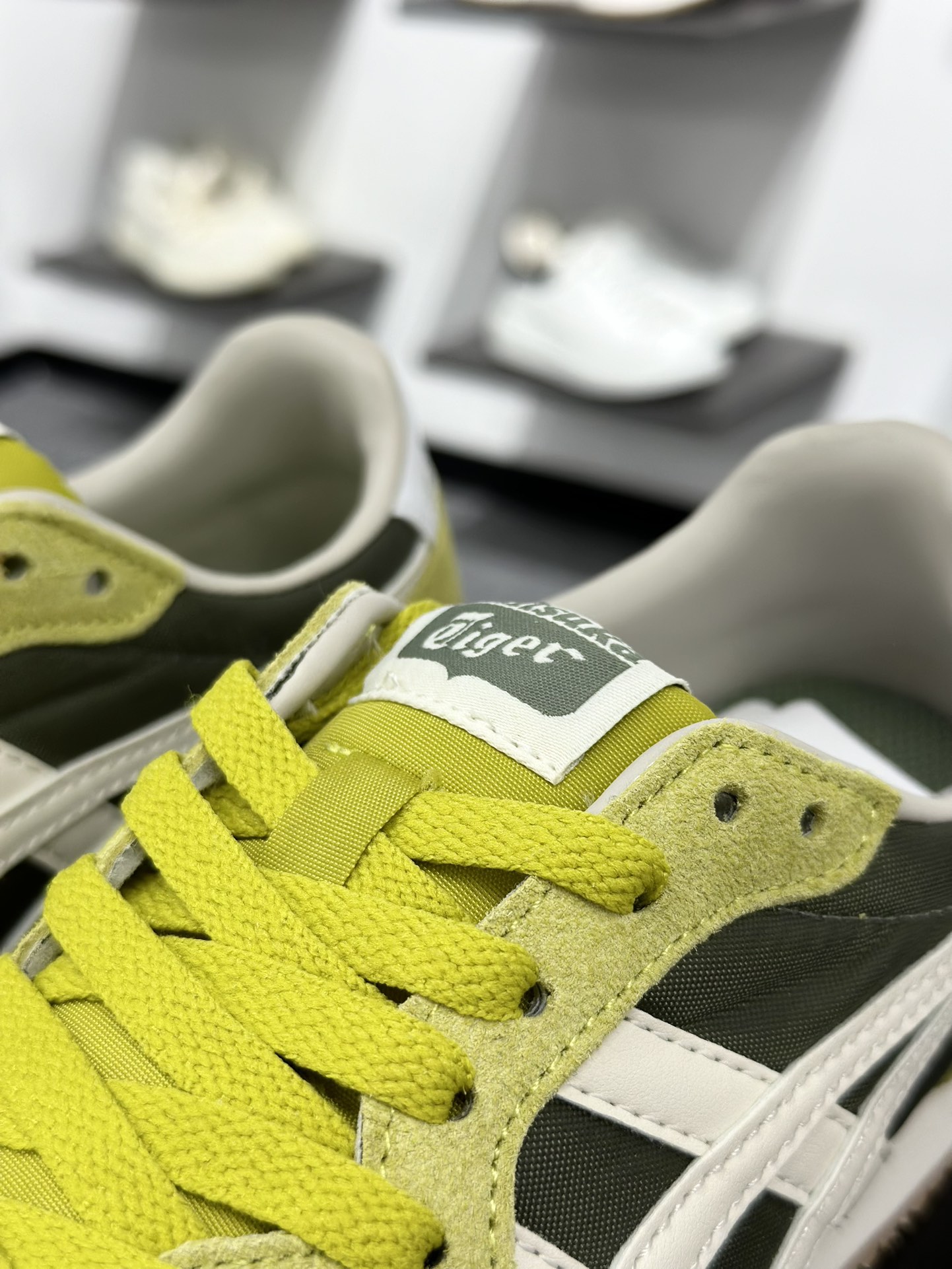160 【ASI】Onitsuka 鬼冢虎 Serrano系列 潮流舒适轻便生活休闲鞋  1183B400-305