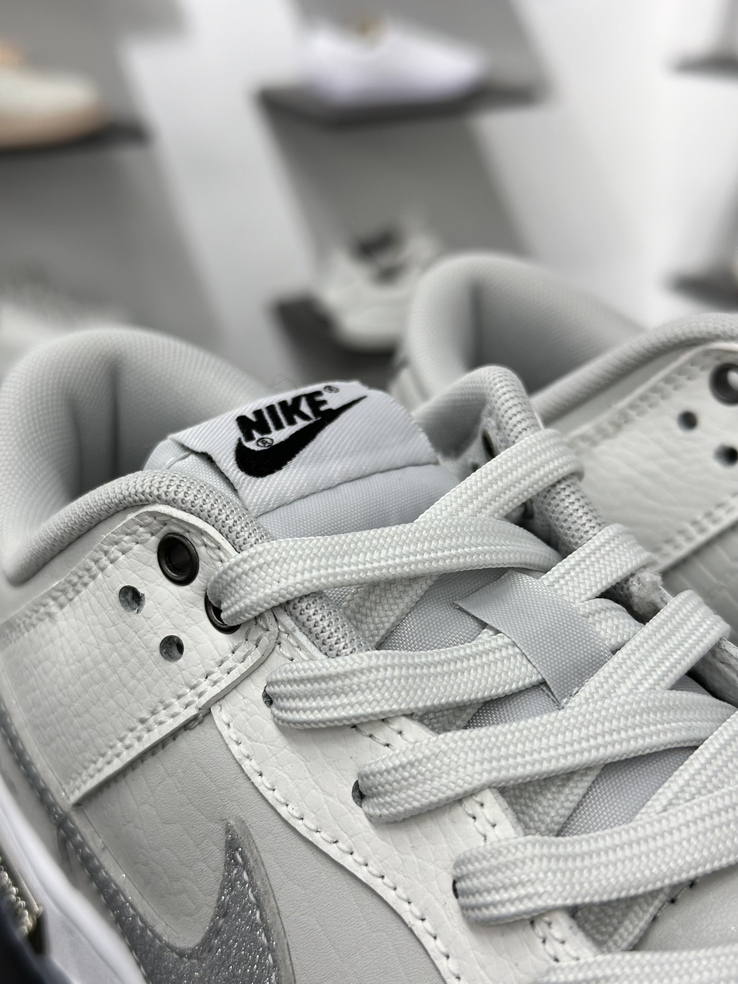 280 Nike SB Dunk Low 白色恋人 闪钻 解构抽绳鞋带  WG0218-018