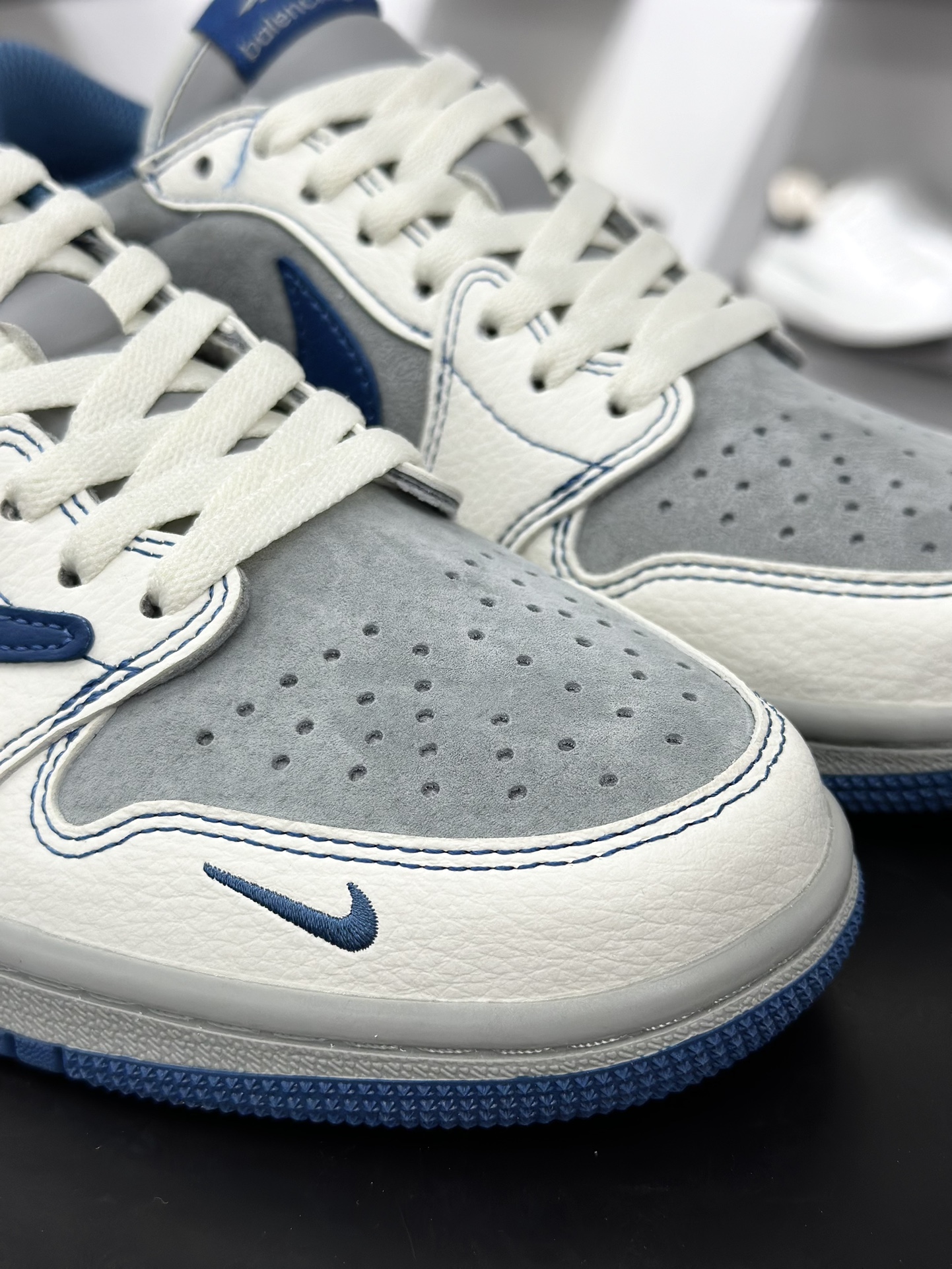 280  Fragment x Travis Scott x 新百伦 Air Jordan 1 Low 三方联名倒钩   XD1568-105