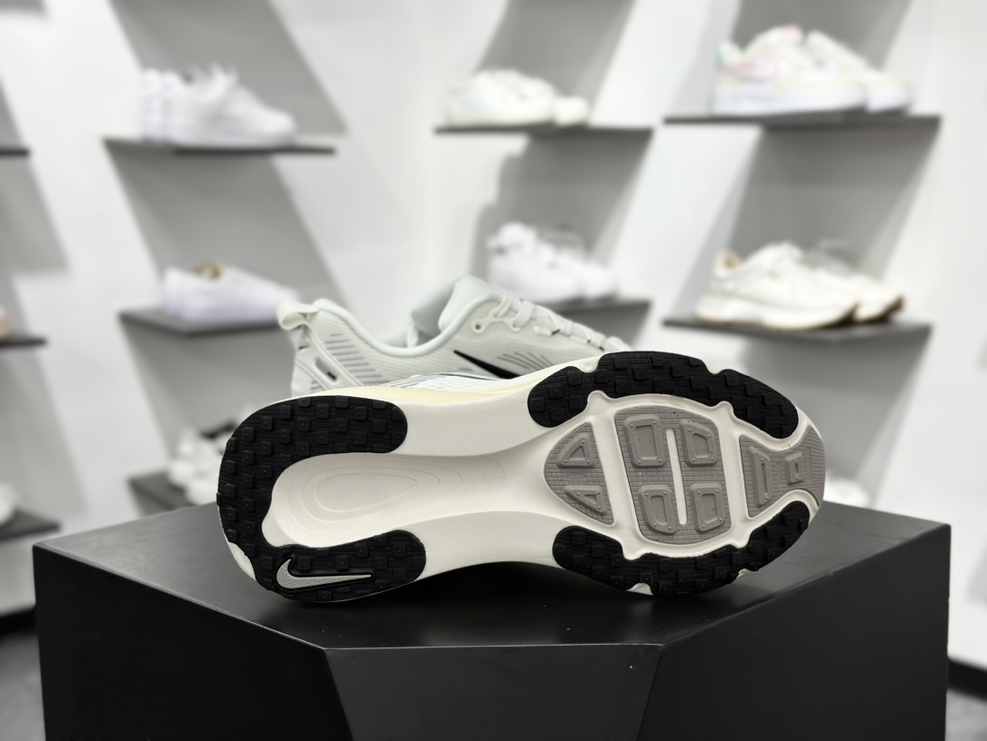 180  Nike Air Zoom Vomero 18 全新科技提前原鞋开发 运动跑鞋   HM6803-101