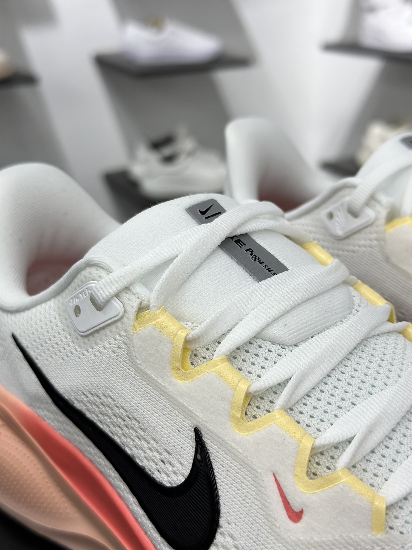200 NK Air Zoom Pegasus 41 鞋面采用外层由韧性纱线  IB6656-108