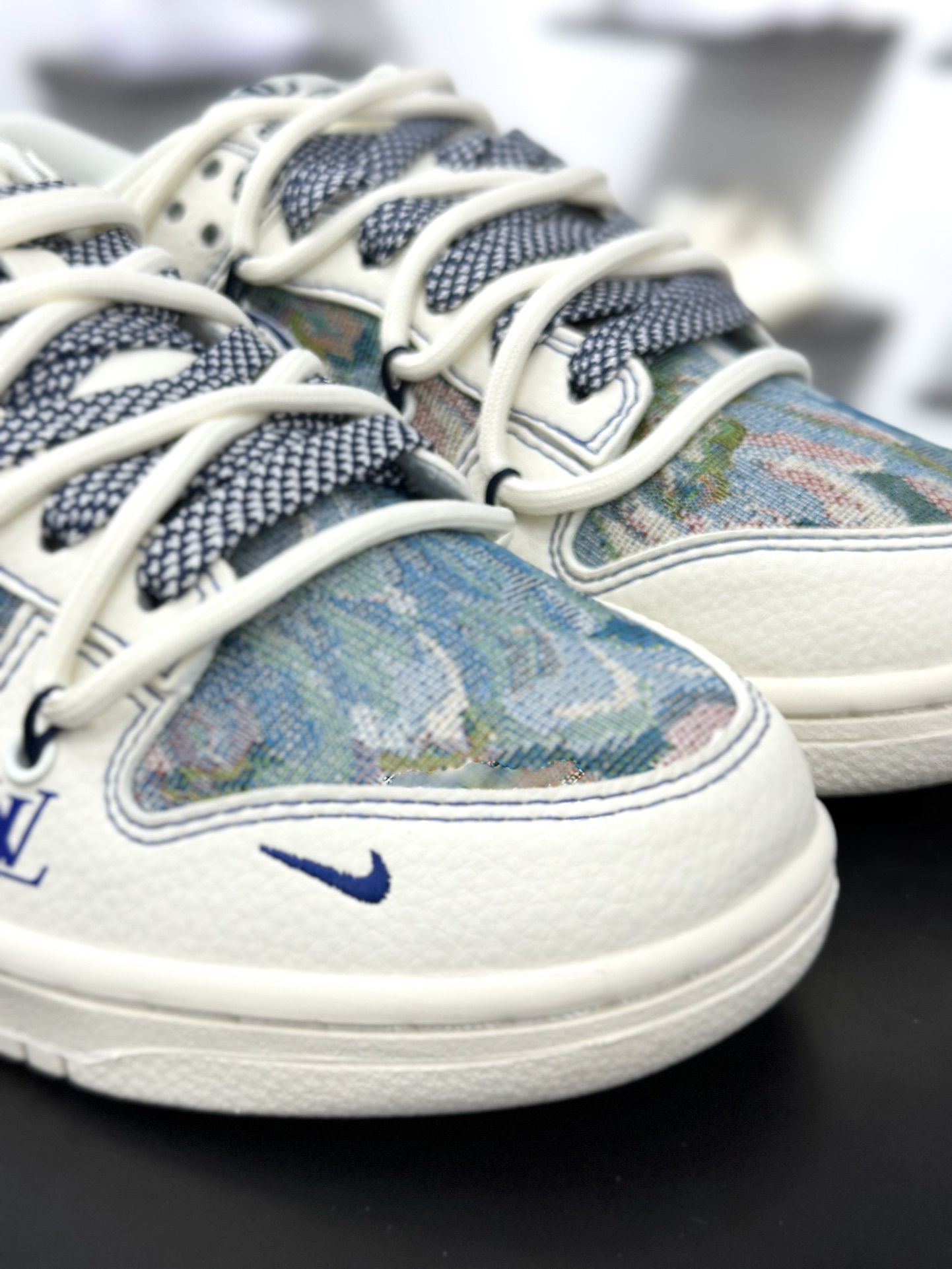 300 Nike SB Dunk Low x Louis Vuitton 白蓝小钩满天星  DN6868-077