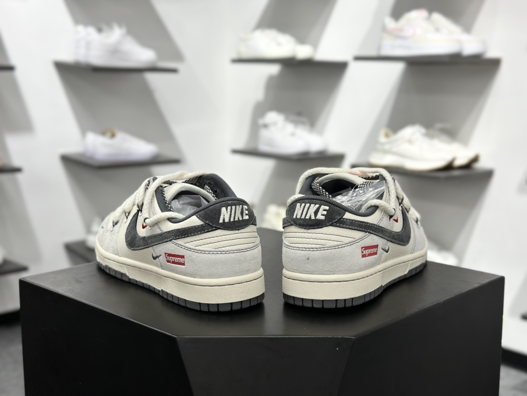 300 Nike SB Dunk Low x Supreme 白灰红三小钩绑带满天星   YX5066-217