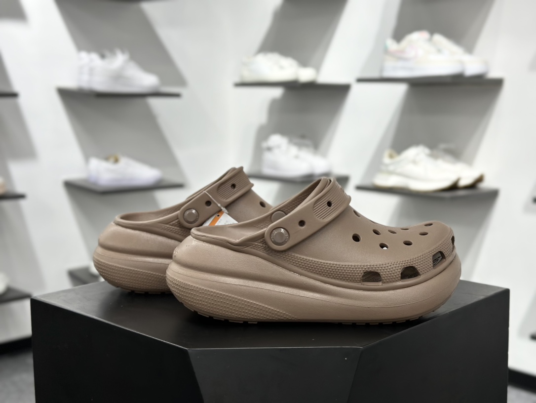 100 卡骆驰/Crocs Stomp Clog Sandals 顿足系列泡芙松糕厚底沙滩涉水百搭拖鞋式凉鞋