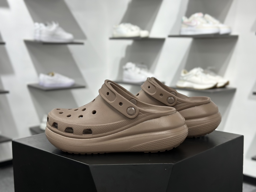 100 卡骆驰/Crocs Stomp Clog Sandals 顿足系列泡芙松糕厚底沙滩涉水百搭拖鞋式凉鞋