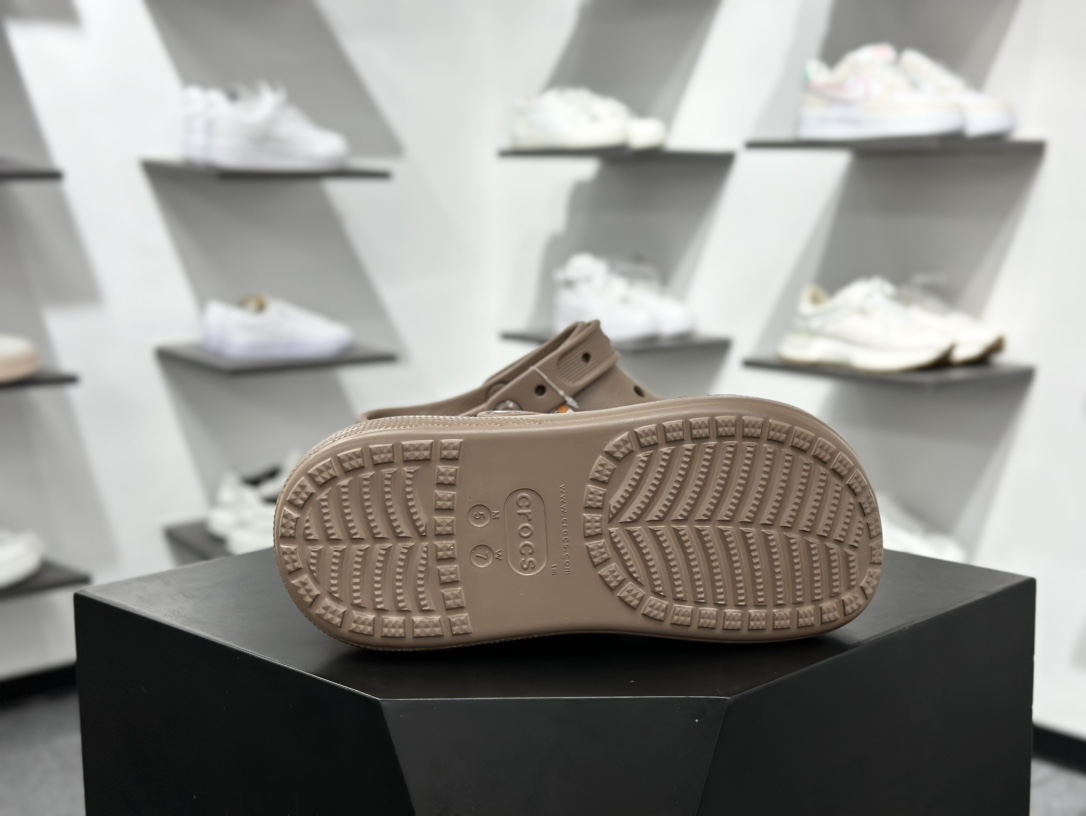 100 卡骆驰/Crocs Stomp Clog Sandals 顿足系列泡芙松糕厚底沙滩涉水百搭拖鞋式凉鞋