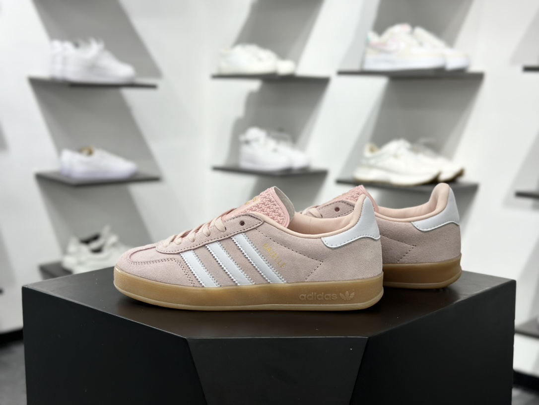160 阿迪达斯Adidas Gazelle Indoor Trainers 羚羊内训系列低帮板鞋“翻毛粉色空间生胶底” IH5484