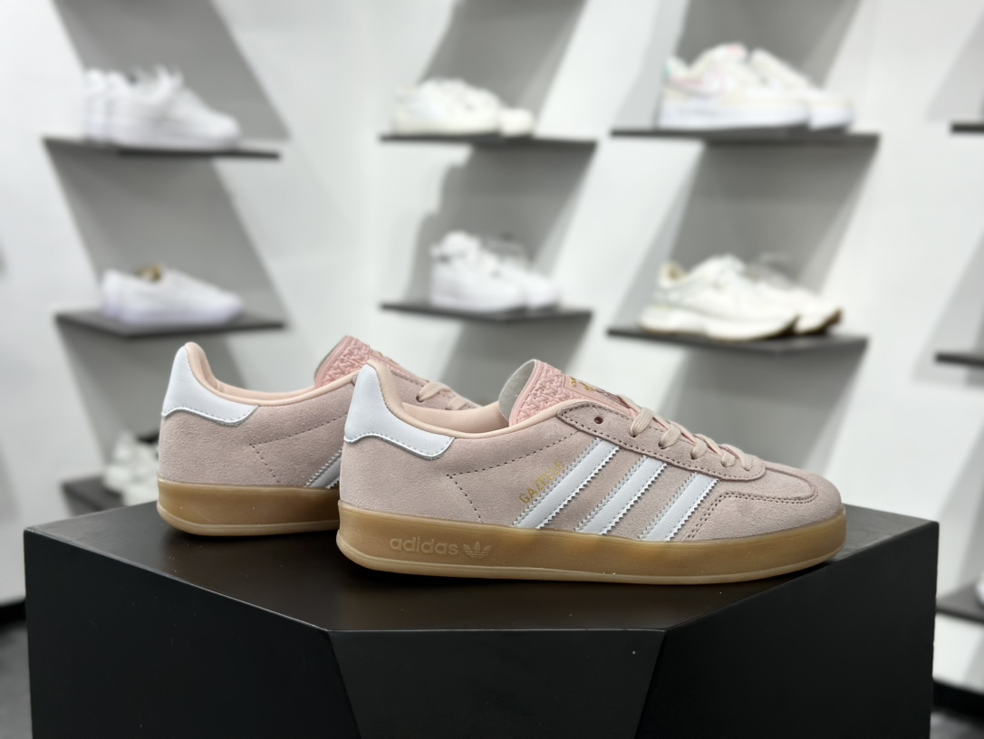 160 阿迪达斯Adidas Gazelle Indoor Trainers 羚羊内训系列低帮板鞋“翻毛粉色空间生胶底” IH5484