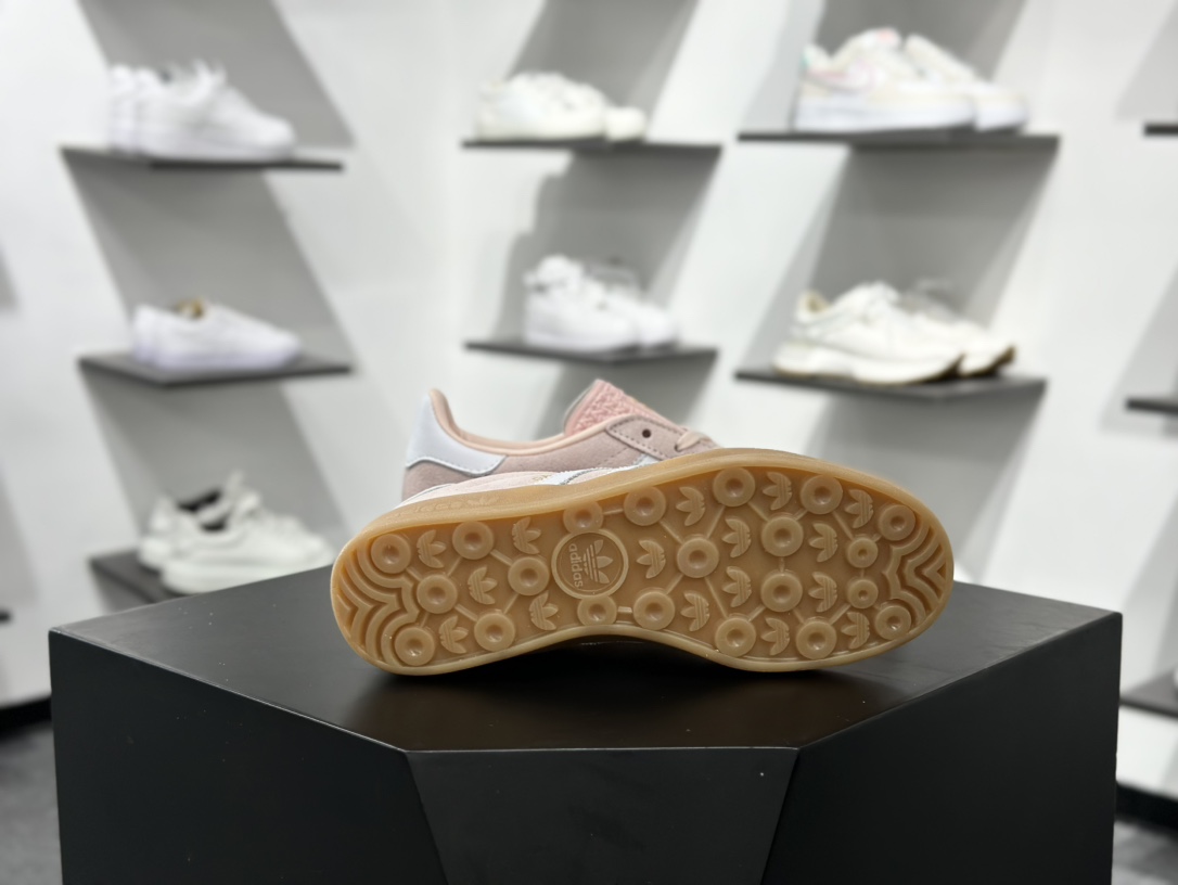 160 阿迪达斯Adidas Gazelle Indoor Trainers 羚羊内训系列低帮板鞋“翻毛粉色空间生胶底” IH5484
