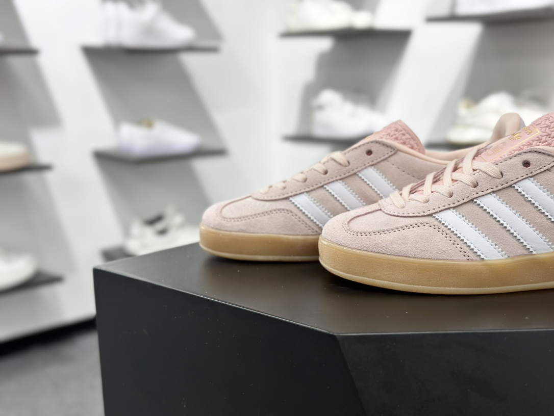160 阿迪达斯Adidas Gazelle Indoor Trainers 羚羊内训系列低帮板鞋“翻毛粉色空间生胶底” IH5484