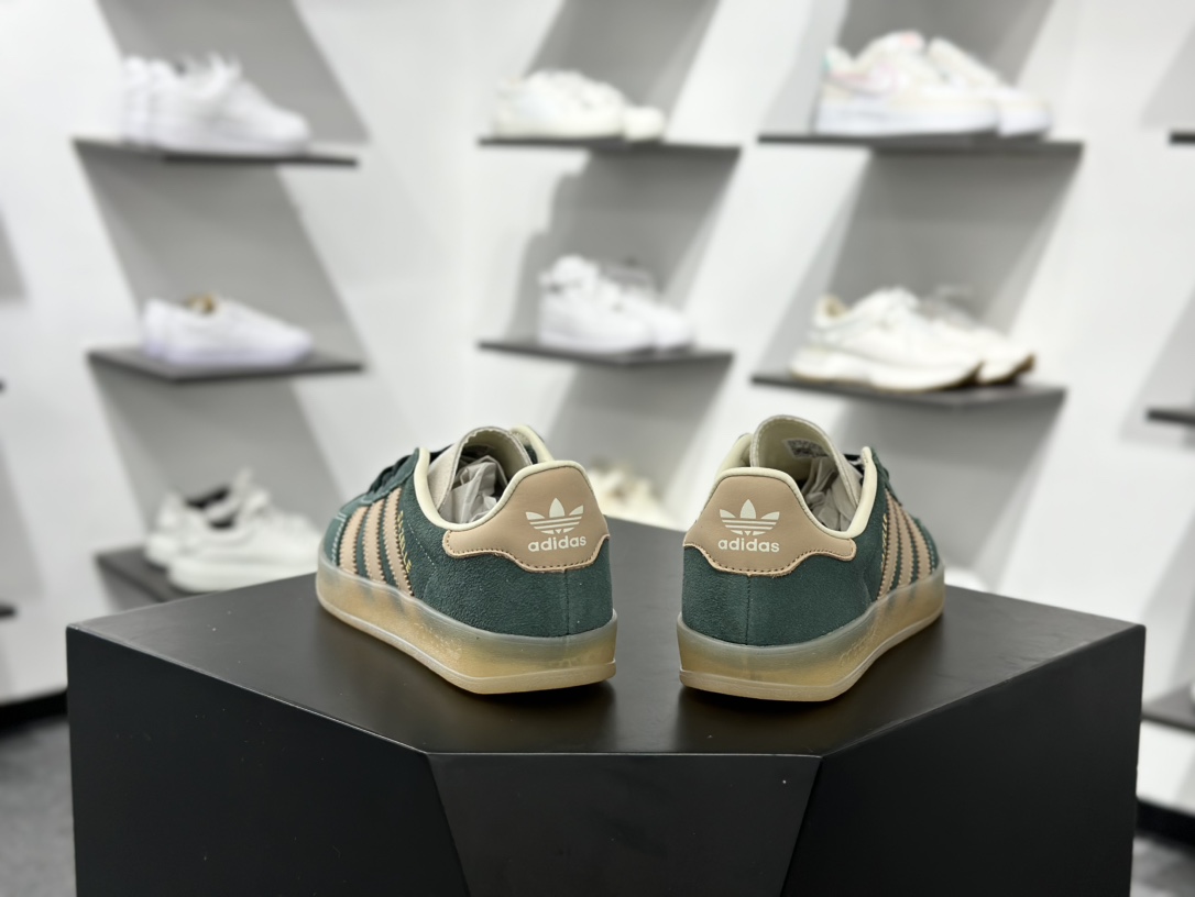 160 AD Gazelle Indoor Trainers 羚羊内训系列低帮复古百搭休闲运动德训风板鞋 Jh5402