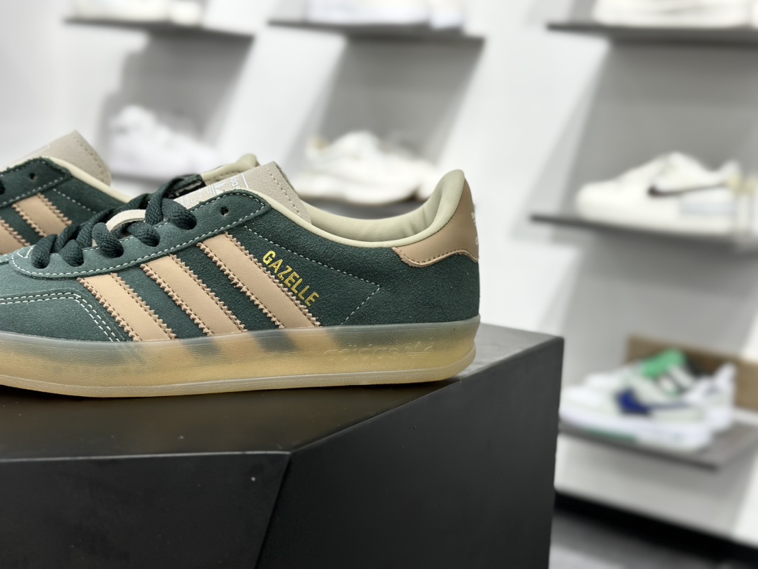 160 AD Gazelle Indoor Trainers 羚羊内训系列低帮复古百搭休闲运动德训风板鞋 Jh5402