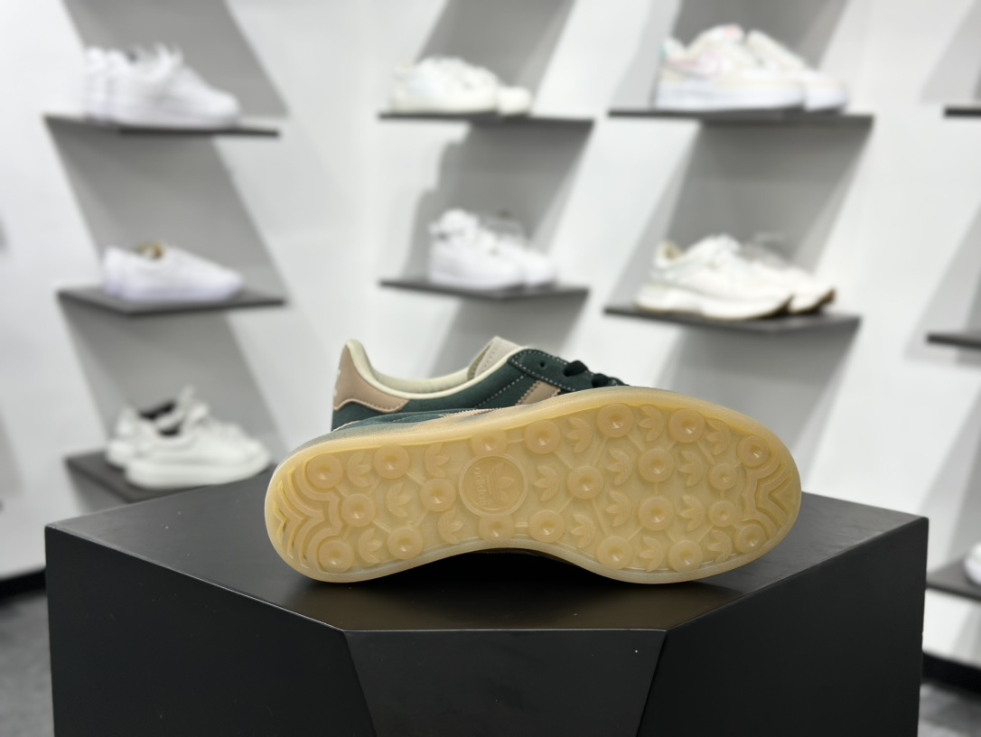 160 AD Gazelle Indoor Trainers 羚羊内训系列低帮复古百搭休闲运动德训风板鞋 Jh5402