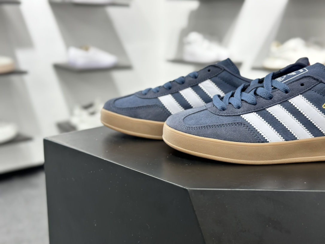 160 AD Gazelle Indoor Trainers 羚羊内训系列低帮复古百搭休闲运动德训风板鞋 JI3522