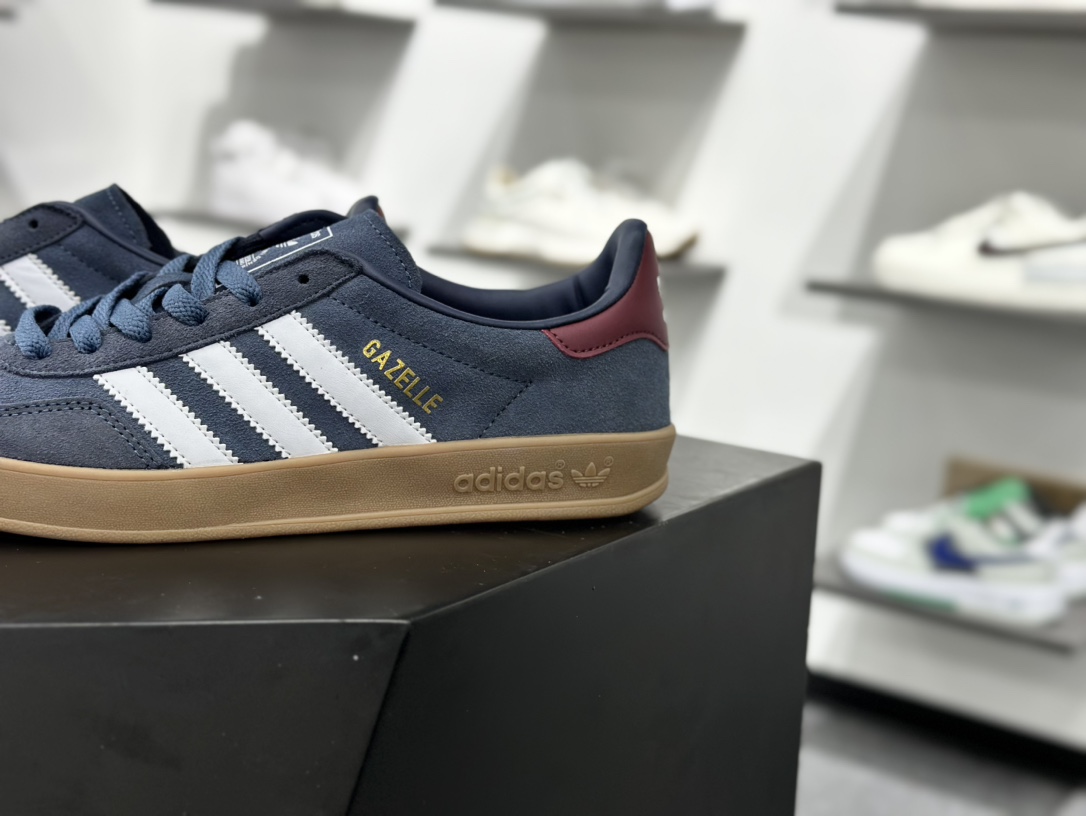 160 AD Gazelle Indoor Trainers 羚羊内训系列低帮复古百搭休闲运动德训风板鞋 JI3522