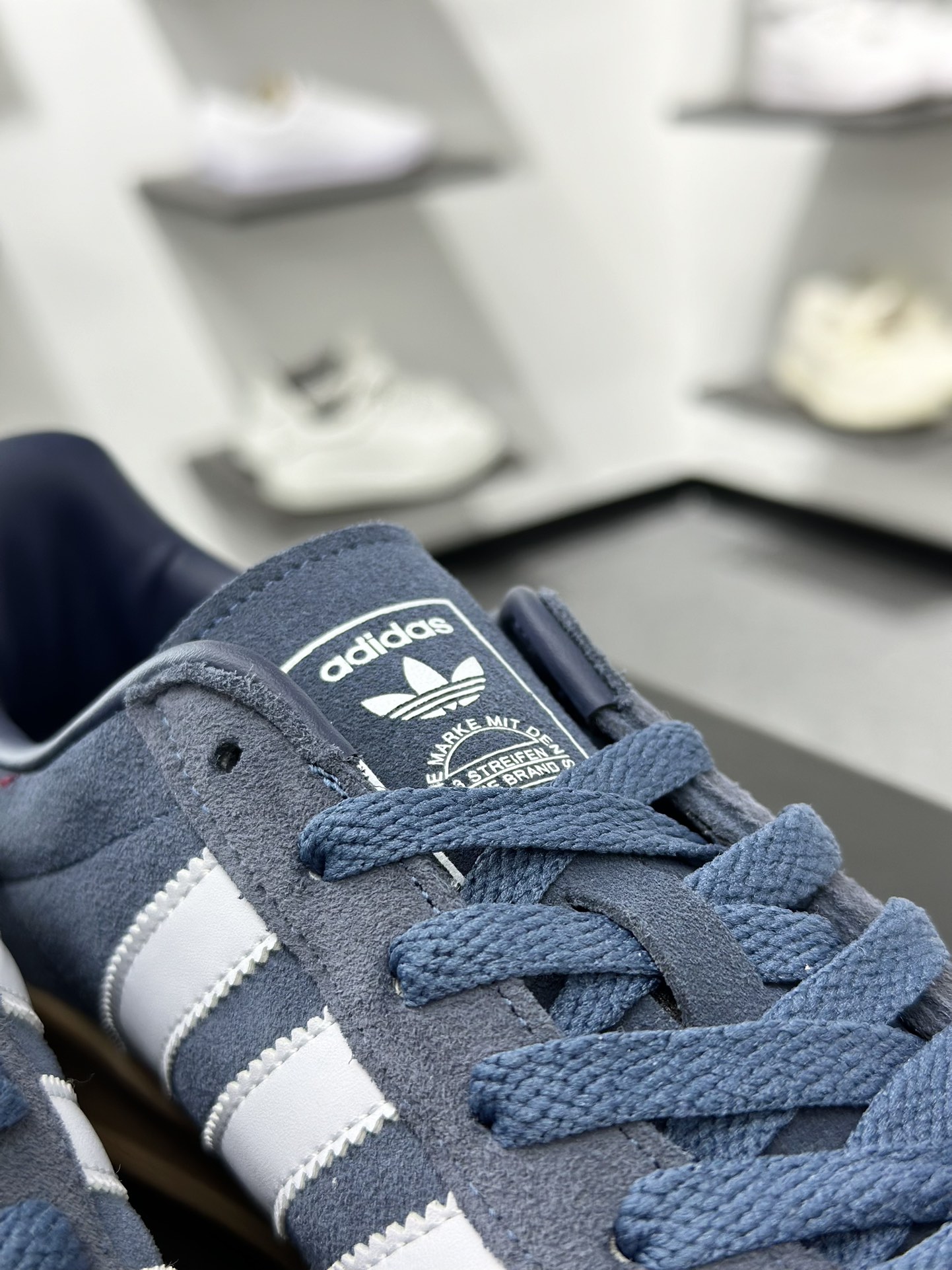 160 AD Gazelle Indoor Trainers 羚羊内训系列低帮复古百搭休闲运动德训风板鞋 JI3522
