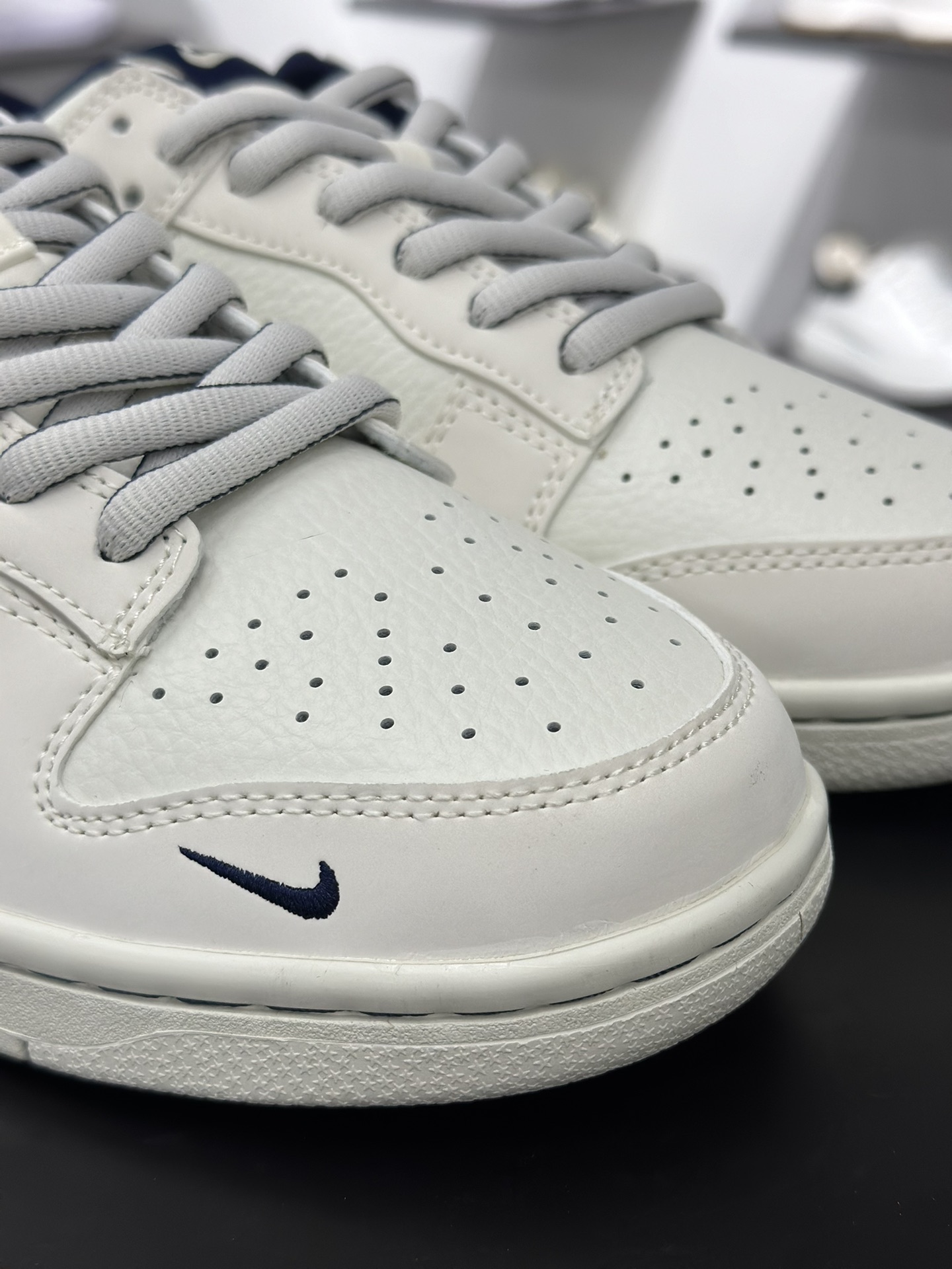 280 耐克Nike By You SB Dunk Low Retro SP 扣篮系列低帮滑板板鞋“米白浅灰四钩NIKE印标” SC9207-401