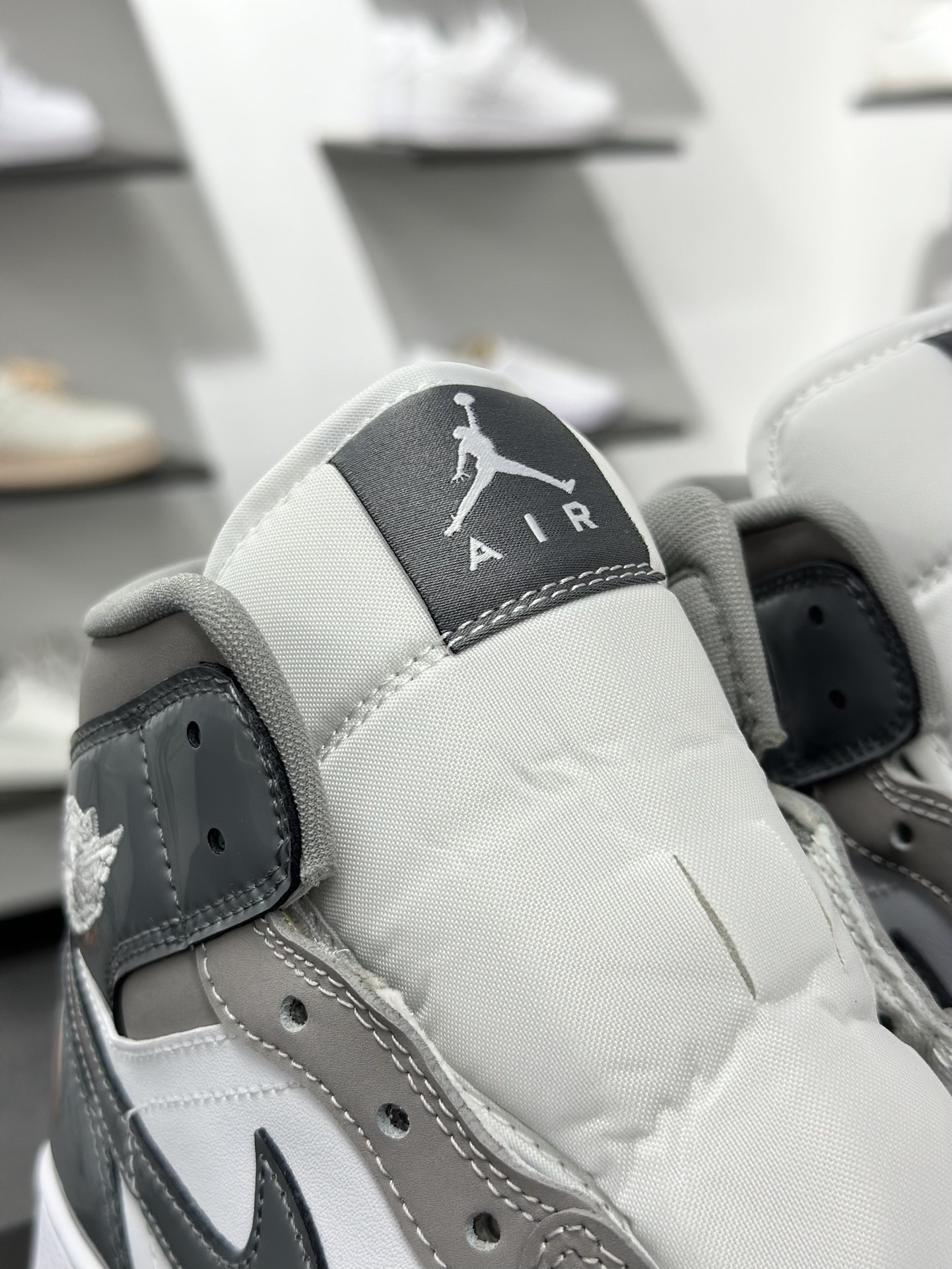 260  原装裸鞋级 市面最高工艺产物  Air Jordan 1 Mid白灰 纯原系列  HF3216-100