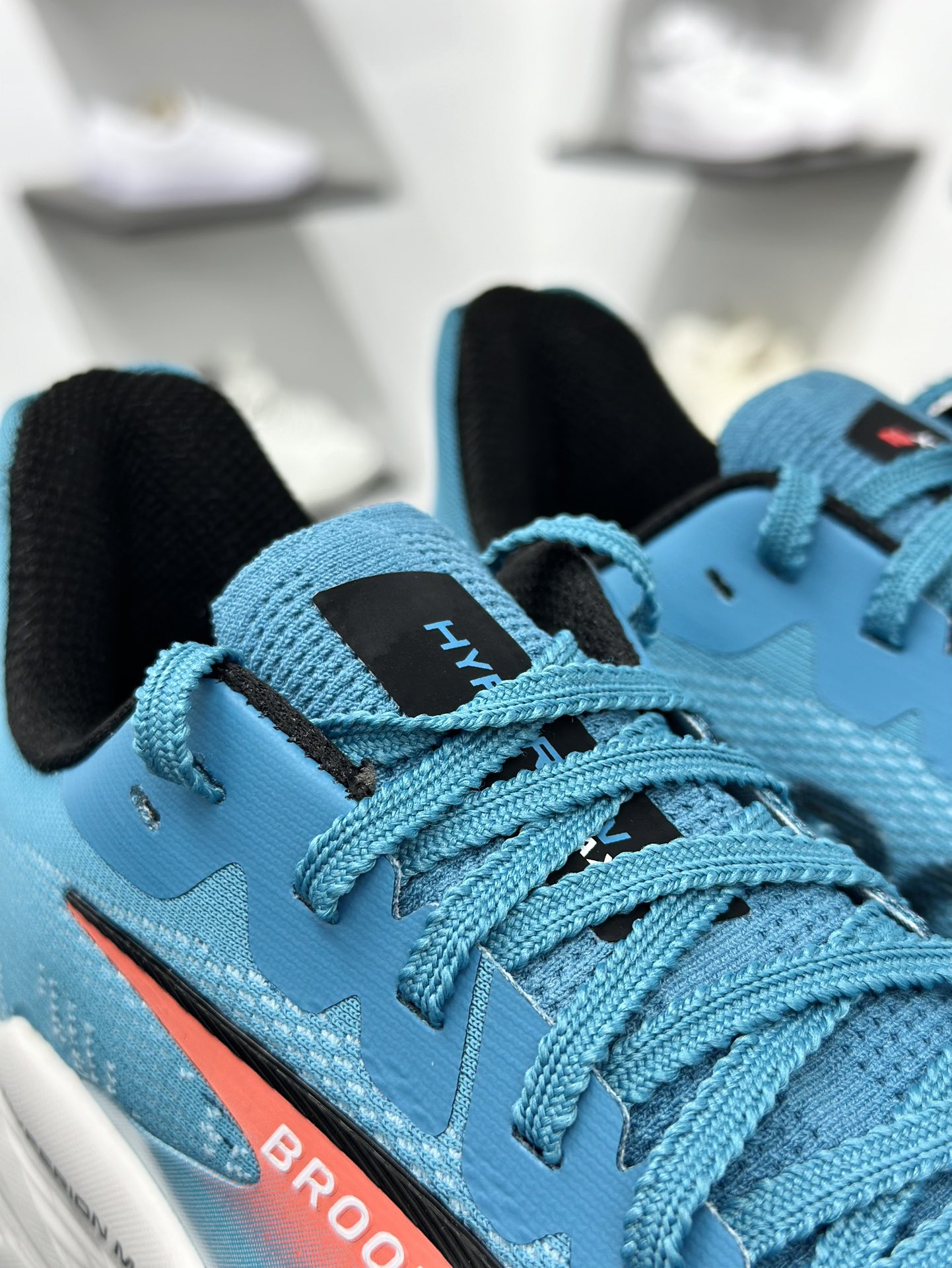 180 Brooks Hyperion Max 2 布鲁克斯 烈风2系列低帮透气缓震支撑休闲运动慢跑鞋  110434 1D 408