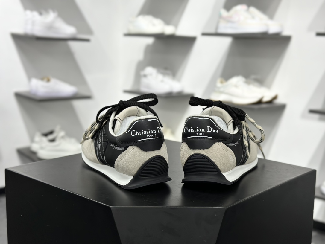 400 迪奥/ Dior D-Sketch Sneakers”Dior Paris”素描系列低帮板鞋“黑灰银素描” KCK427MPA_S900