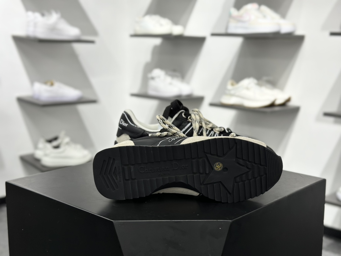 400 迪奥/ Dior D-Sketch Sneakers”Dior Paris”素描系列低帮板鞋“黑灰银素描” KCK427MPA_S900