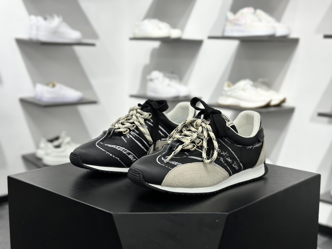 400 迪奥/ Dior D-Sketch Sneakers”Dior Paris”素描系列低帮板鞋“黑灰银素描” KCK427MPA_S900