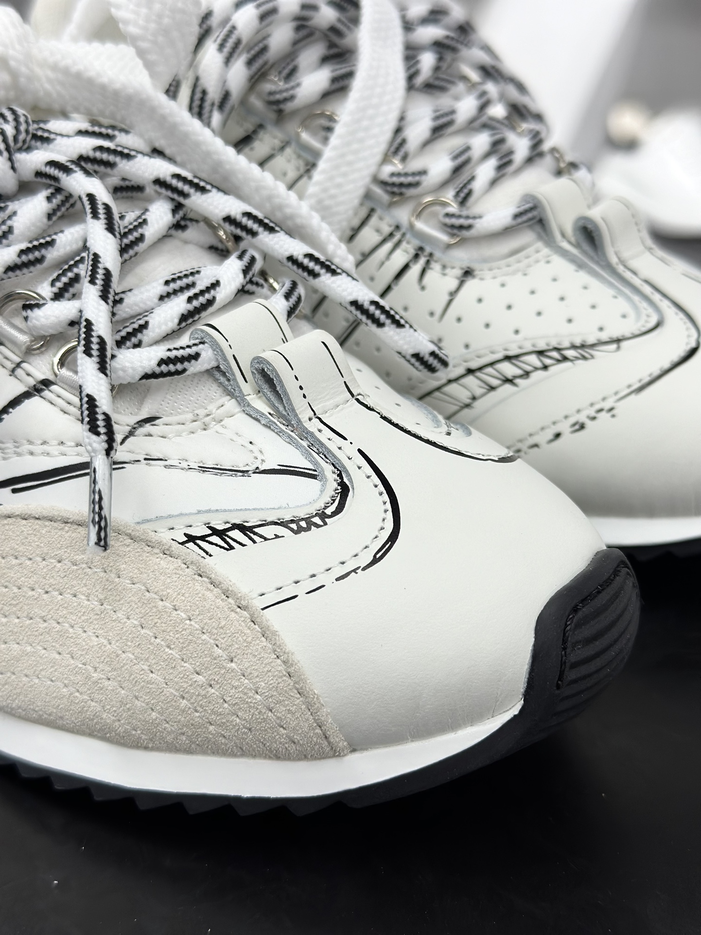400 迪奥/ Dior D-Sketch Sneakers”Dior Paris”素描系列低帮运动板鞋 KCK427MPA_S10W